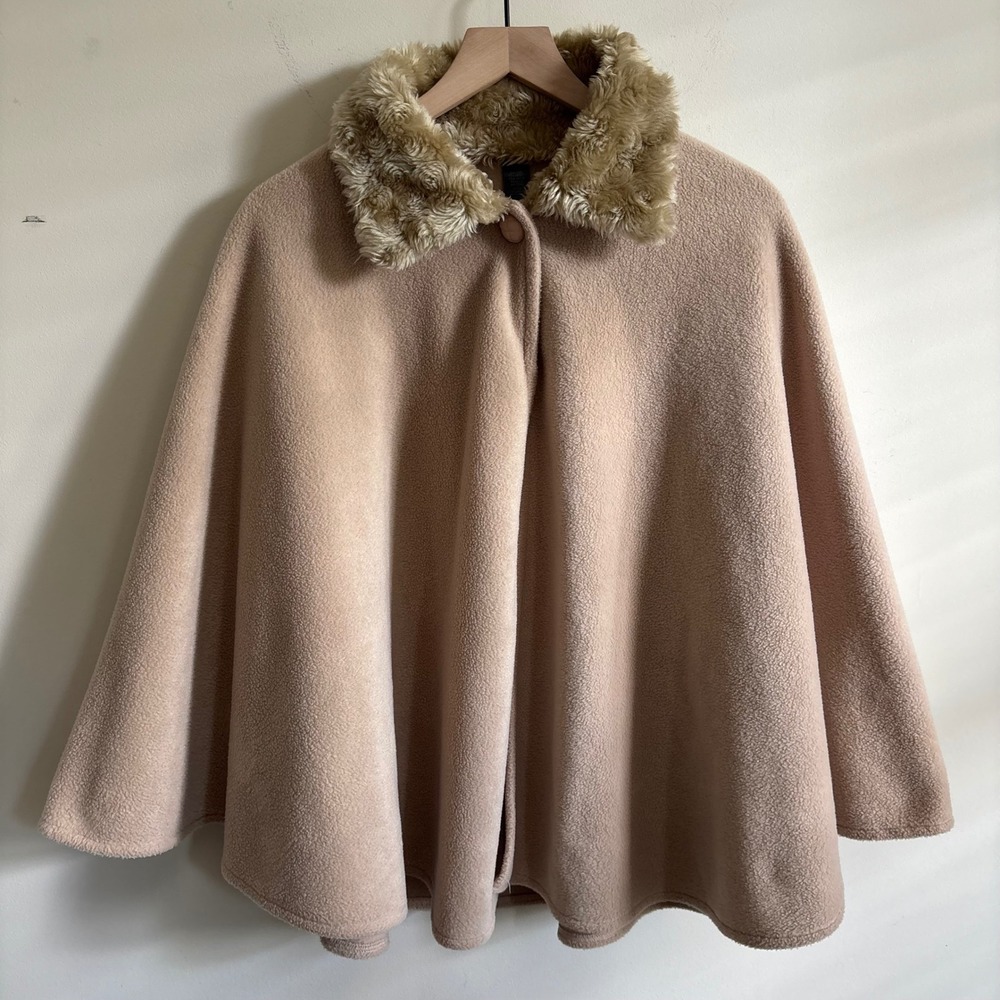 East 5th Tan Fleece Cape Faux Fur Collar One Size Fits Most Single Button Wrap